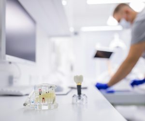 Zubni implantat Dental Centar Grebenar